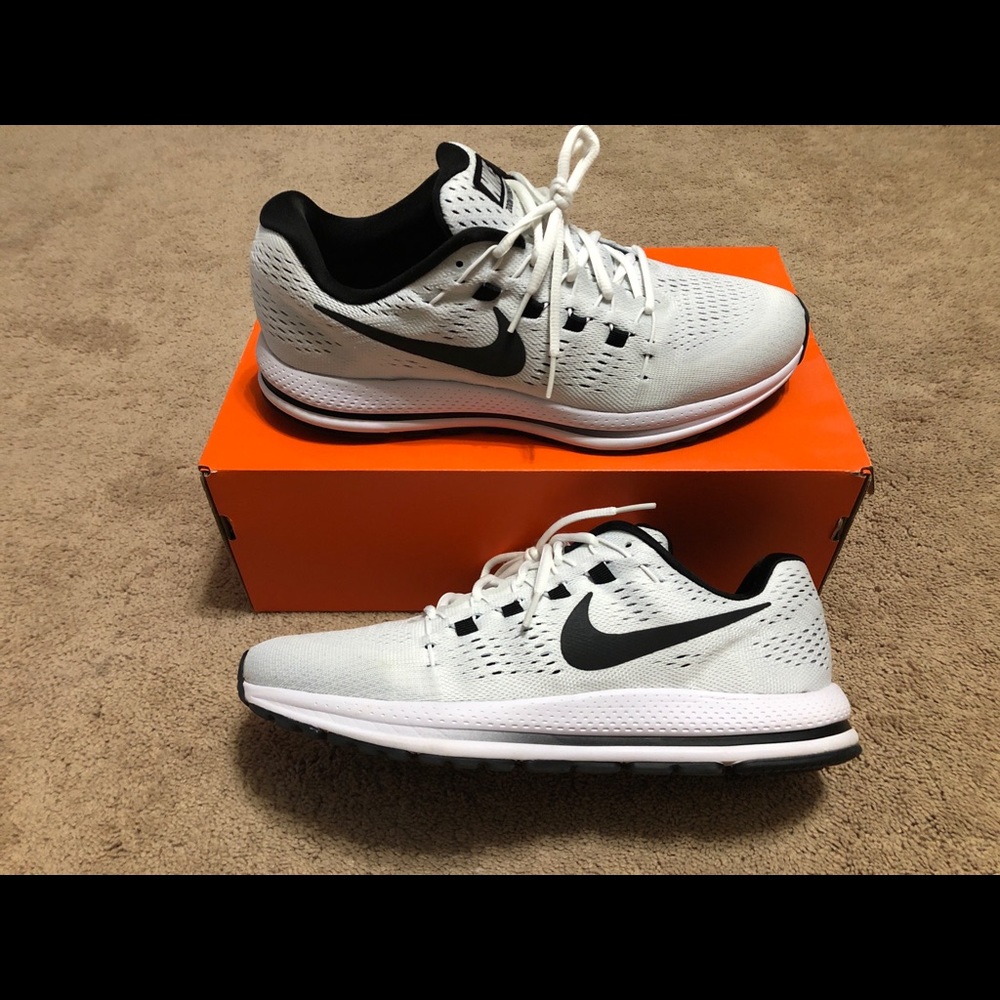 EUC Mens 11- Nike Air Zoom Vomero 12 863762 100 White / Black.